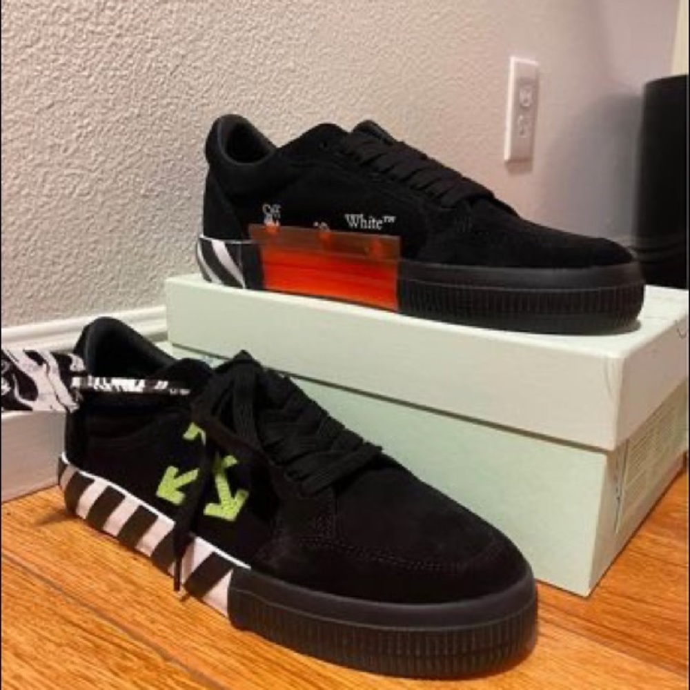 Low Off white mens cow suede shoes size 42 black green